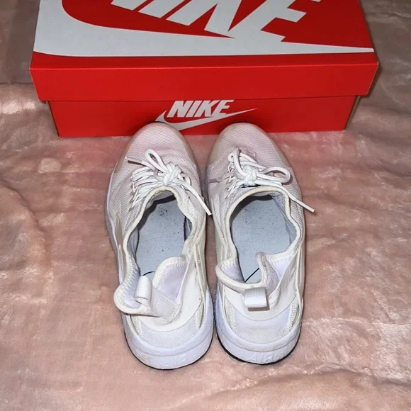 Nike Air Huarache white sneakers - Picture 2 of 8